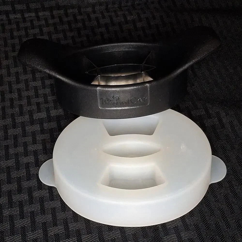 Pampered Chef #2418 Wedger Cutter Corer Slicer With Cover